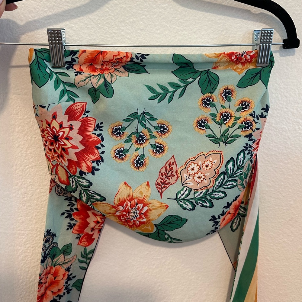 Superdown Tropical Scarf Top
